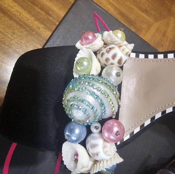 Betsy Johnson gorgeous heels - Picture 2 of 5